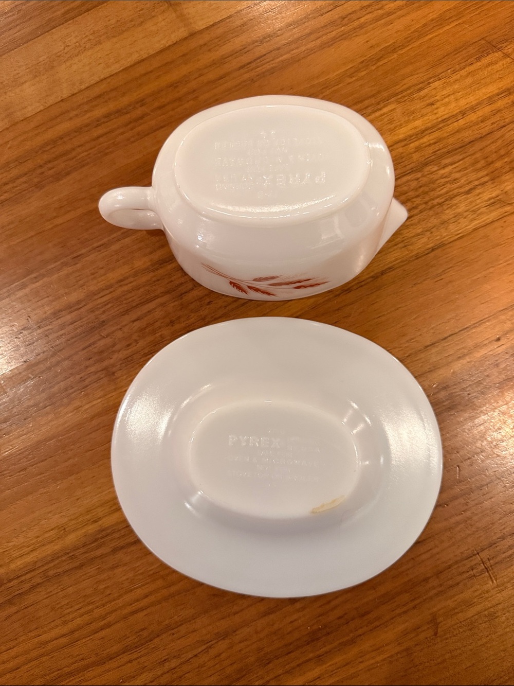 NEAR MINT PYREX Milk Glass Autumn Harvest Wheat Gravy Boat and Plate Set 77-B - Picture 4 of 4